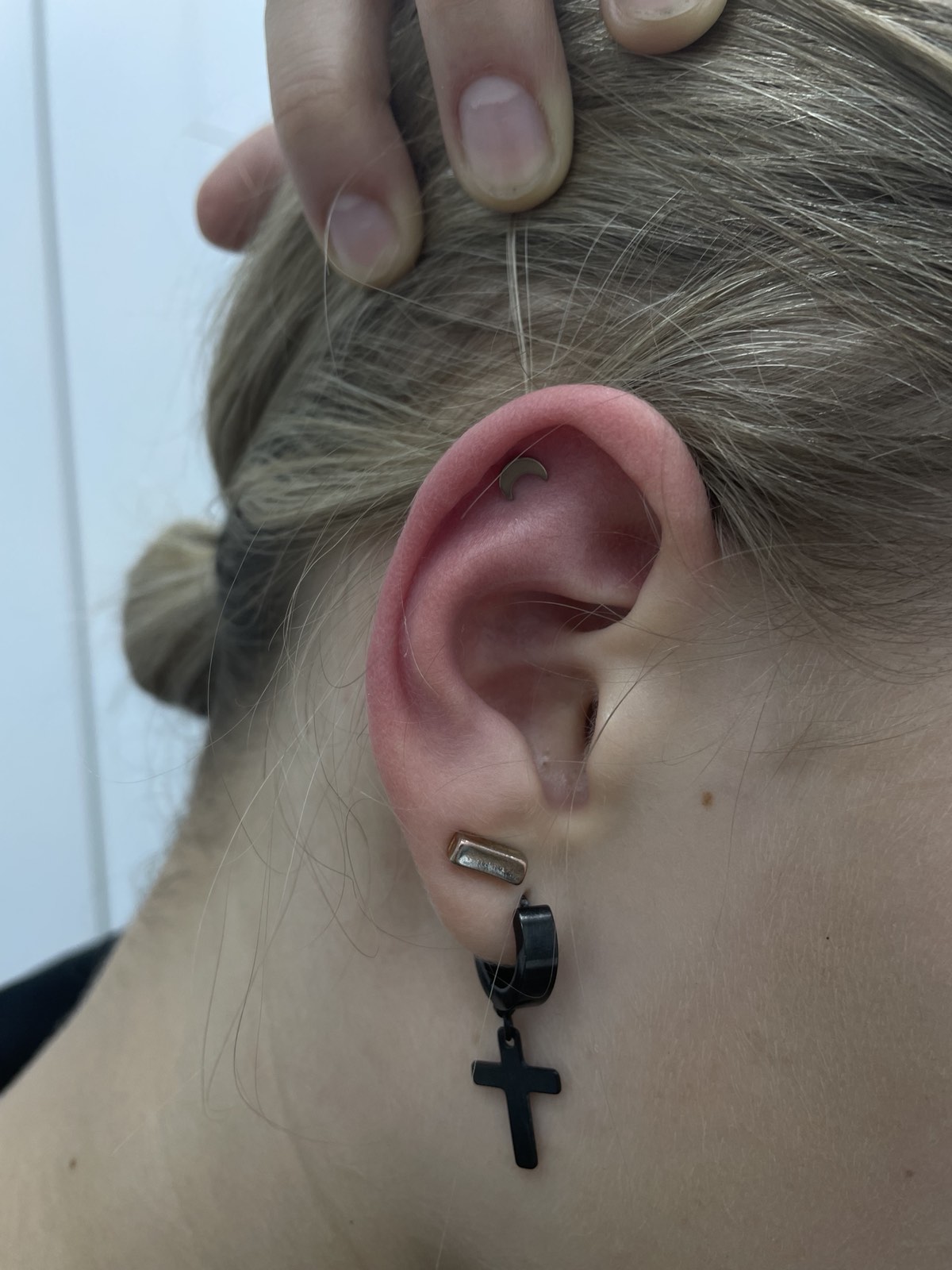 Procedure: Piercing (ear piercing) Method: Needle puncture Surgeon: Svyatoslav Synyuk