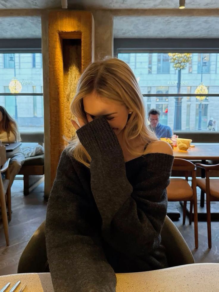 Через месяц был запланирован отпуск, а времени привести тело в форму не было и я открыла для себя процедуру эндосферы, крутой результат после курса процедур, кожа подтянута, целлюлит значительно уменьшился, супер я в восторге.